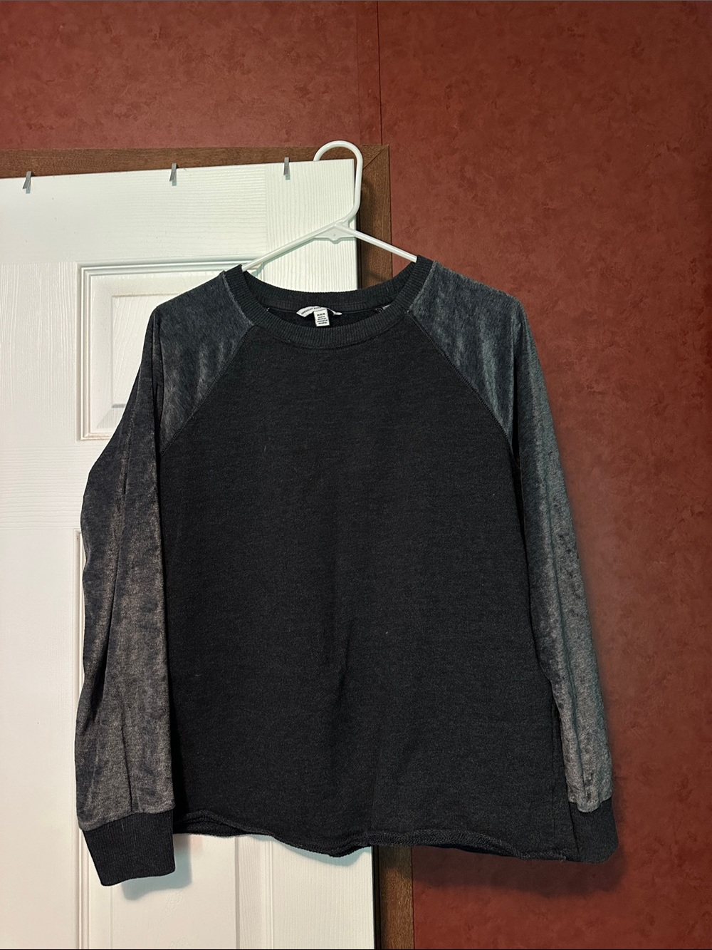 American Eagle Outfitters Dark Gray Raglan Pullover